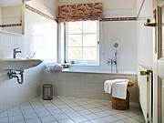 Ferienwohnung 07 'Otternsoll' - Blick ins Vollbad