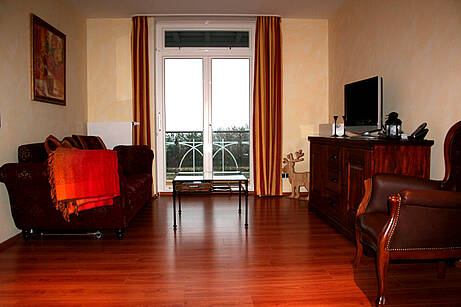 Wohnzimmer Ferienwohnung 14 Villa Wagenknecht Wohnzimmer der Ferienwohnung 14 in der Villa Wagenknecht