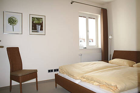 Schlafzimmer Ferienwohnung 04 Villa Wagenknecht Schlafzimmer der Ferienwohnung 04 in der Villa Wagenknecht
