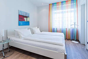 Schlafzimmer der Ferienwohnung 08 in der Villa Höger