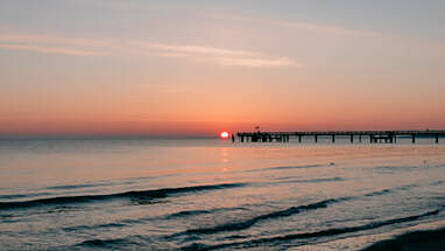 Sonnenuntergang am Strand in Boltenhagen, Deutschland