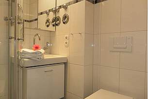 Badezimmer Ferienwohnung 02 Villa Seebach 