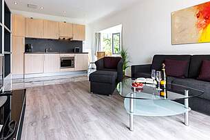 Wohnzimmer der Ferienwohnung 08 in der Villa Höger