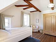 Ferienwohnung 06 'Heidenholz' - Zweites Schlafzimmer mit Schrank