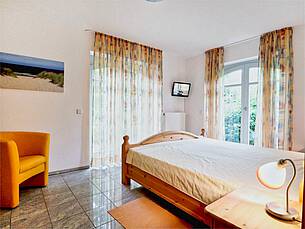 Schlafzimmer der Ferienwohnung 01 in der Villa Sonnengarten