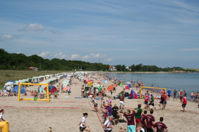 Familien-Strand-Spieletag