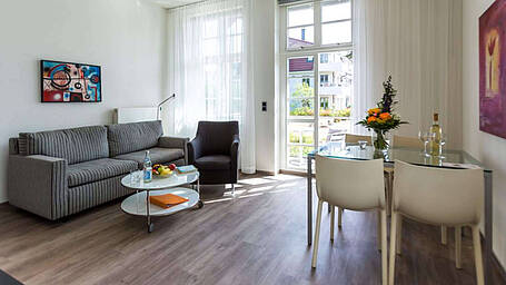 Wohnzimmer der Ferienwohnung 03 in der Villa Höger