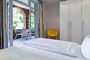 Schlafzimmer der Ferienwohnung 05 in der Villa Höger