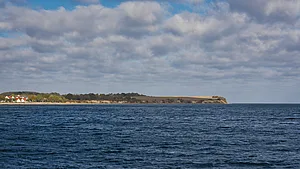 Ruhige Ostsee bei Boltenhagen mit Strand und Seebrücke an der mecklenburgischen Ostseeküste