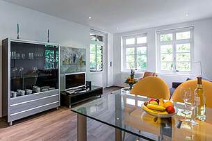 Wohnzimmer der Ferienwohnung 06 in der Villa Höger