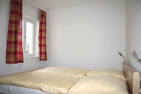Schlafzimmer in der Ferienwohnung 01 der Villa Wagenknecht