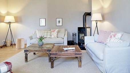 Ferienwohnung 10 'Kükenkorb' - gemütlicher Kamin im Wohnbereich