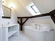 Ferienwohnung 11 'Turm' - modernes Wannenbad im Obergeschoss