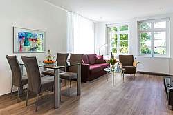 Wohnzimmer der Ferienwohnung 05 in der Villa Höger