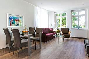 Wohnzimmer der Ferienwohnung 05 in der Villa Höger