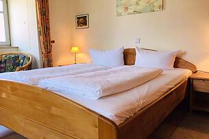 Schlafzimmer der Ferienwohnung 05 in der Villa Sonnengarten