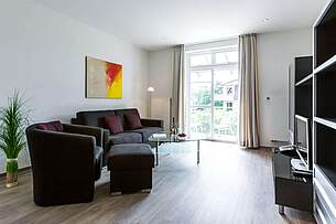 Wohnbereich in der Ferienwohnung 08 der Villa Höger